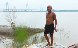 “Dị nhân” vớt hơn 600 thi thể trôi dạt, lập nghĩa địa của oan hồn sông nước giữa Hà Nội