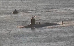 Tàu ngầm Mỹ lần đầu lộ diện sau khi vỡ mũi vì va chạm ở Biển Đông