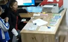 Bà mẹ quát mắng con trai vì lười học, câu nói uất ức của đứa trẻ khiến phụ huynh đứng hình