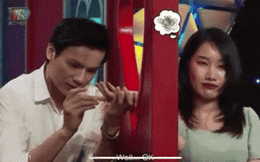 Chưa gặp mặt đã xem tay, lời phán của chàng trai làm cô gái bối rối, cả trường quay im bặt