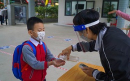 Phụ huynh không đồng tình, Hà Nội vẫn cho học sinh lớp 1, 2 tới trường thi học kỳ