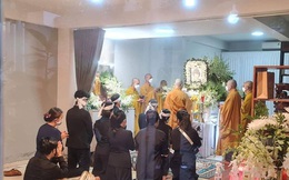 Tang lễ NS Thanh Kim Huệ ngày cuối: NS Thanh Điền gắng gượng, linh cữu đã về với đất mẹ