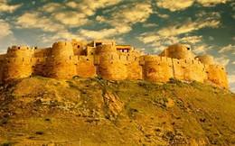 “Pháo đài vàng” Jaisalmer: Nơi ẩn chứa tập tục ác nghiệt nhất