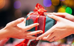 Nhà giàu biếu nhau cái gì dịp Tết?