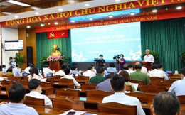 Người dân TP HCM bức xúc trước tình trạng bắn pháo hoa tự phát