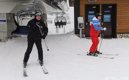 Cận cảnh ông Putin và ông Lukashenko trượt tuyết ở Sochi