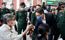 PTT Vũ Đức Đam đến thăm các tình nguyện viên tham gia thử nghiệm vaccine Việt Nam giai đoạn 2 tại Hà Nội