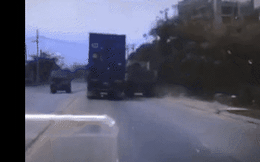 Đồng Nai: Phẫn nộ clip xe ben vượt ẩu tông 1 học sinh đi xe máy bị thương rồi bỏ chạy