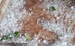 Sơn La: Mưa đá rơi trắng xóa trong đêm ở Mộc Châu
