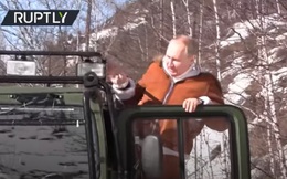 Video Tổng thống Nga lái xe địa hình chở Bộ trưởng Quốc phòng dạo rừng Siberia