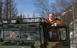 Ông Putin lái xe địa hình gì trong kỳ nghỉ ở Siberia?