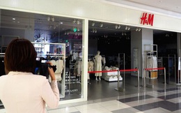 Làn sóng tẩy chay dâng cao, H&M phải đóng loạt cửa hiệu ở Trung Quốc