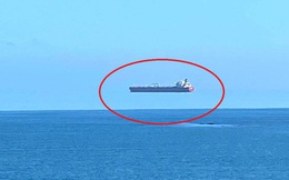 "Tàu ma" lơ lửng trên mặt nước ngay giữa ban ngày: Bí ẩn khiến dân Anh kinh ngạc