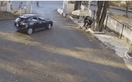 CLIP: Xin cho taxi vào bệnh viện không được, người đàn ông đánh bảo vệ tới tấp