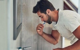 Tại sao nên đánh răng trước khi uống cà phê buổi sáng?