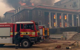 Cháy rừng ở Nam Phi, thiêu rụi thư viện cổ Đại học Cape Town