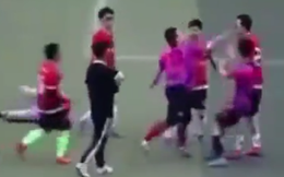 Cầu thủ Trung Quốc gây phẫn nộ cùng cực: Vào bóng triệt hạ, cố tình giẫm lên người đối thủ rồi đấm thẳng mặt "kẻ đến hỏi tội"