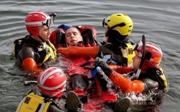 Vì sao người ta gọi lính cứu hỏa đến cứu người đuối nước?