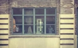 Mẹ sinh em trai, con gái luôn nói có người đứng ngoài cửa sổ, sự thật khiến cả nhà chết lặng