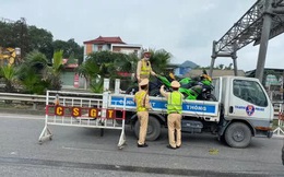 CSGT bắt giữ nhiều môtô phân khối lớn nẹt pô chạy tốc độ cao trên cao tốc