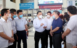 Chủ tịch Hà Nội: Siết chặt quy trình nhập cảnh, rà soát kỹ người về lại thành phố
