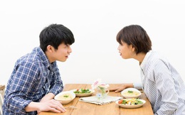 Nhổ nước bọt vào đồ ăn vợ nấu, người đàn ông bị buộc tội phá hoại tài sản, phạt 10 triệu đồng