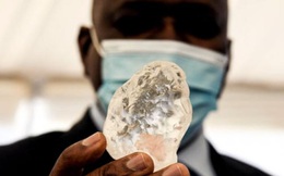 Đất nước châu Phi vừa thông báo đào được viên kim cương lớn thứ ba thế giới, hình hài ra sao?