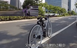 Chạy xe đạp bị ngã sấp mặt, chàng kỹ sư quyết định chế tạo xe đạp tự cân bằng cho khỏi té nữa