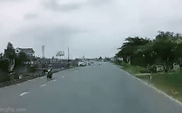 Khoảnh khắc ô tô tuần tra CSGT Hải Dương đâm xe đạp điện, 1 nữ sinh tử vong