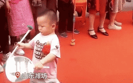 Bất ngờ thành ''hiện tượng mạng'' với điệu nhảy đám cưới, bé trai khiến dân tình cười ngất vì ''nhìn phát biết luôn'' được ai nuôi lớn