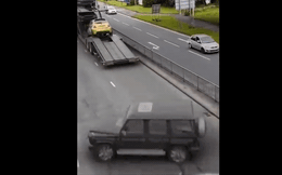 Màn vượt thoát xe cảnh sát khó tin của Mercedes G-class: Nửa sau video còn bất ngờ hơn!