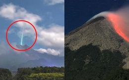 Ánh sáng xanh bất thường phát sáng trên miệng núi lửa Indonesia