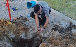 Nghịch cát, bé tiểu học phát hiện mộ cổ 2000 năm, có thể đầy vàng