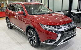 Mitsubishi Outlander giảm giá trăm triệu tại đại lý: Bản tiêu chuẩn từ 750 triệu đồng, rẻ nhất phân khúc, làm khó Honda CR-V