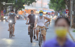 Hà Nội: Hồ Tây lập chốt chặn, hồ Gươm chăng rào kín vẫn không ngăn được... người dân tập thể dục
