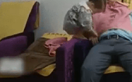 Ông nội giả vờ ngủ trước mặt cháu trai, cậu bé có hành động khiến cả nhà vỗ ngực tự hào