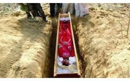 Ngôi mộ bé gái 5 tuổi được khai quật ở Sơn Đông cùng chiếc áo cưới đính vàng, các chuyên gia hét lên sau khi danh phận cô bé được xác nhận!