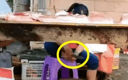 Hàng thịt vắng vẻ, bà chủ tranh thủ ''tút'' lại bộ móng, nhìn dụng cụ làm nail mà khách hàng chỉ buồn nôn