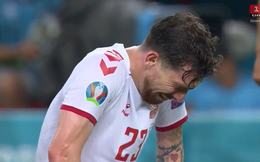 Khoảnh khắc xúc động: Tiền vệ tuyển Đan Mạch khuỵu gối, khóc nấc lên thành tiếng khi đội nhà giành vé vào bán kết Euro