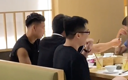Văn Toàn và Văn Thanh bị team qua đường quay lén: Nhìn kiểu gì cũng thấy đẹp trai thực sự!