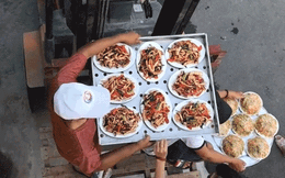 Giữa mùa dịch, một tài khoản TikTok khoe cảnh làm cỗ cưới linh đình khiến dân mạng ai cũng hốt hoảng