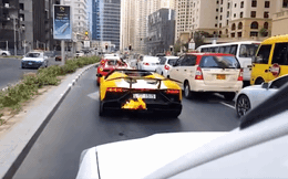 Thấy Ferrari đỏ chót liền phô trương uy lực, Lamborghini bốc cháy bùng bùng