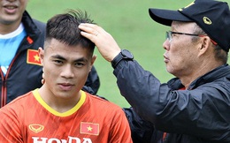 Tuyển thủ Việt Nam phải chui gầm bàn, trùm áo che mặt chạy trốn khi thua bóng bàn