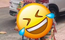 Cô bán hàng "lú lẫn" nhất Việt Nam: Dọn đồ về nhưng lại bỏ quên thứ này trên… cột điện, chẳng biết số phận nó sẽ về đâu?