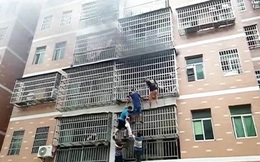 Sáu người đu bám ngoài chuồng cọp giải cứu 2 bé gái trong căn nhà cháy