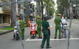 Toàn cảnh đường phố TP HCM từ sáng đến trưa 25-8