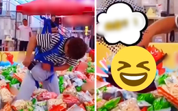 Đi chơi gắp bim bim, anh chàng “gian lận” bằng một bảo bối lén mang theo và cái kết trái ngang
