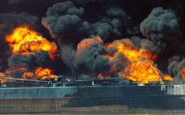 NÓNG: Tàu khu trục Hải quân Ấn Độ cháy nổ dữ dội, thiệt hại năng về sinh mạng