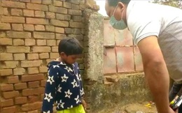 Thấy giòi bọ chui ra từ miệng mẹ, bé gái 3 tuổi hét lên, hàng xóm ám ảnh