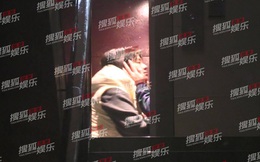 Paparazzi "tóm sống" diễn viên đình đám ôm hôn bạn trai, netizen phản đối dữ dội